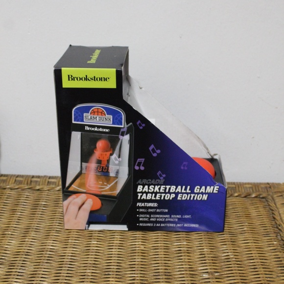 Brookstone. Slam Dunk Basketball Game Tabletop Edition. - Picture 8 of 9